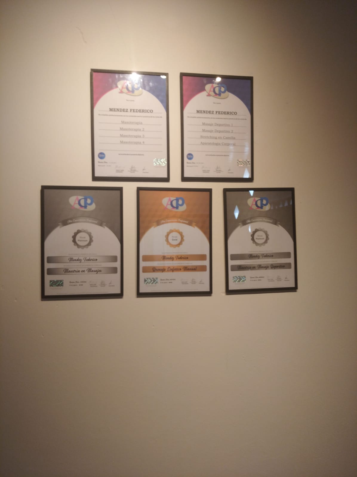 Certificaciones profesionales de Federico, masajista deportivo